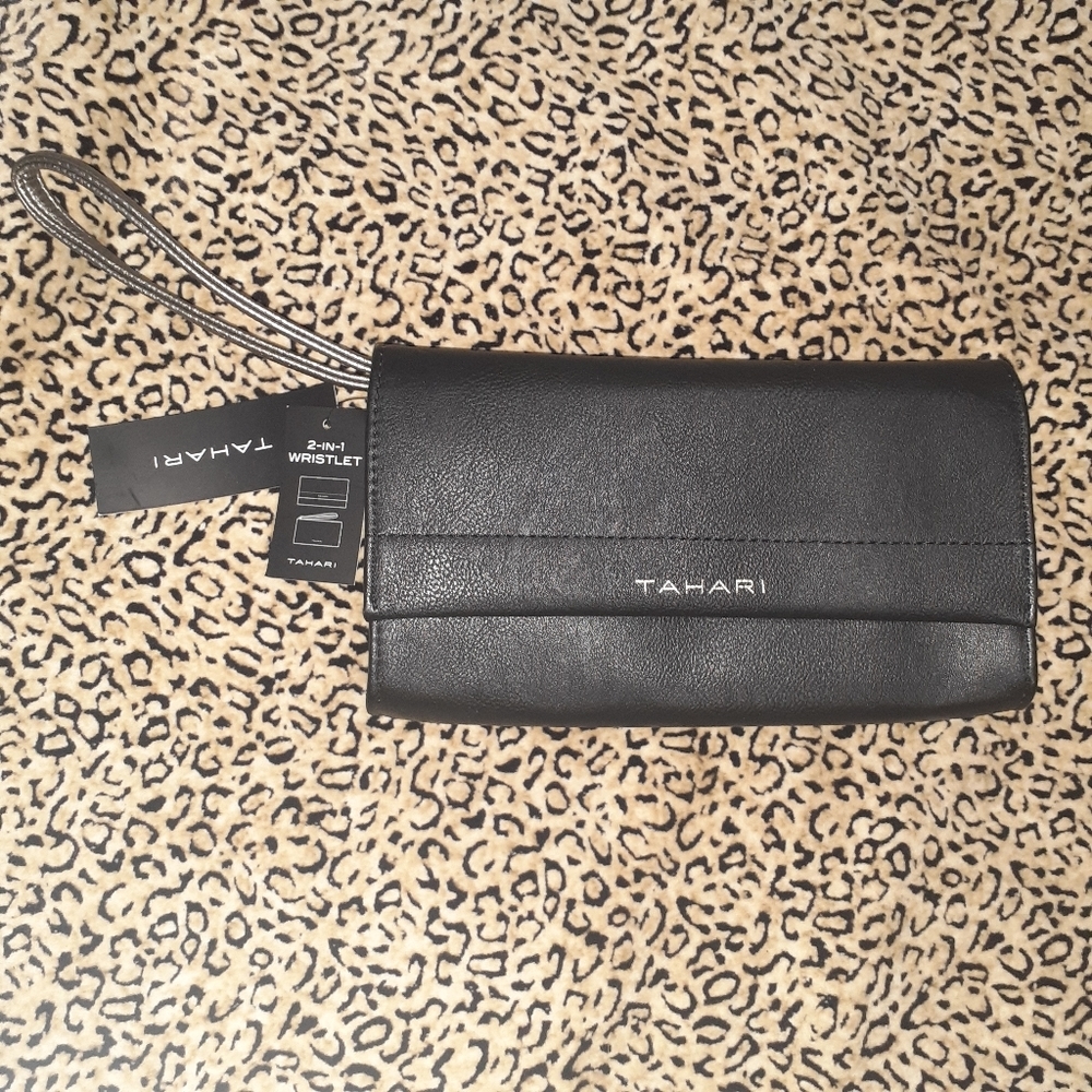 🌈NWT TAHARI WRISTLET